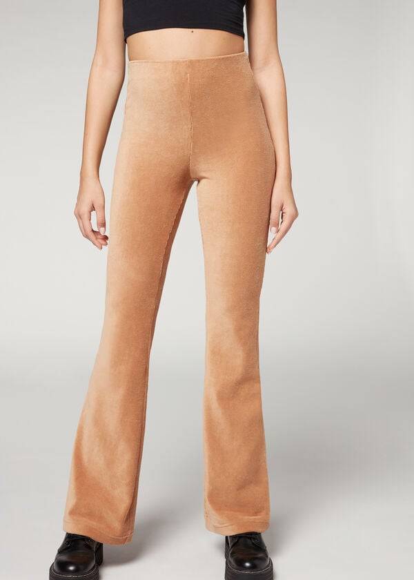 pantalones acampanados de terciopelo acanalado de calzedonia para mujer en color marrón